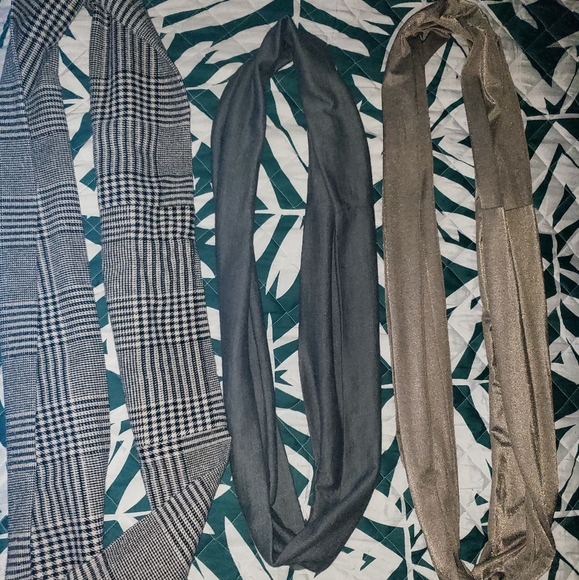 Scarfs - Picture 2 of 3